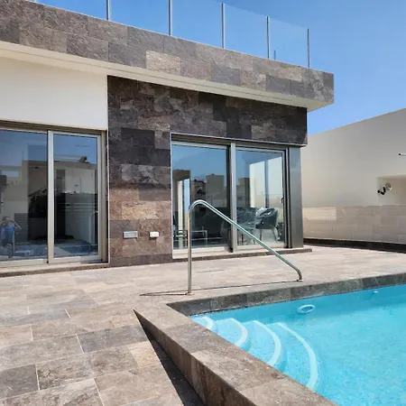 Fee4me Villa, Pool, Roofterrace & Relax Villa