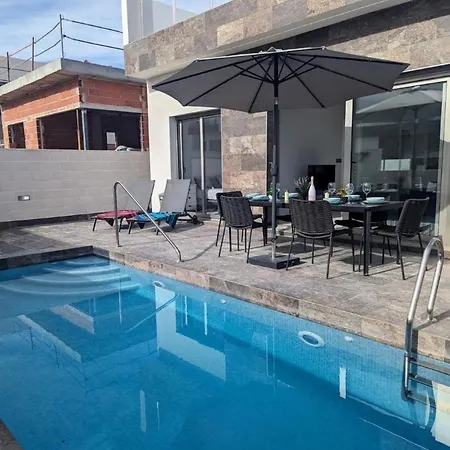 Fee4me Villa, Pool, Roofterrace & Relax * Alicante