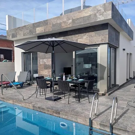 Villa Fee4me Villa, Pool, Roofterrace & Relax
