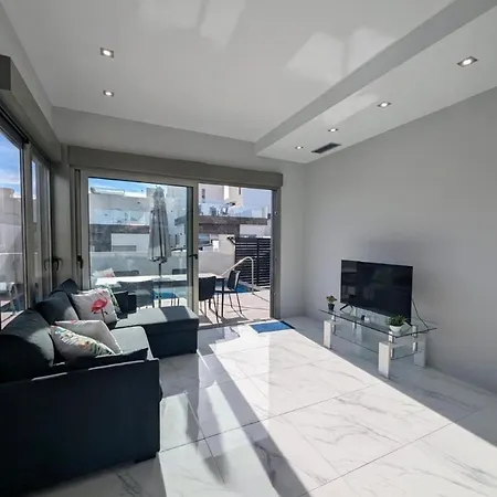 Fee4me Villa, Pool, Roofterrace & Relax Alicante