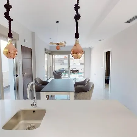 Fee4me Villa, Pool, Roofterrace & Relax * Alicante