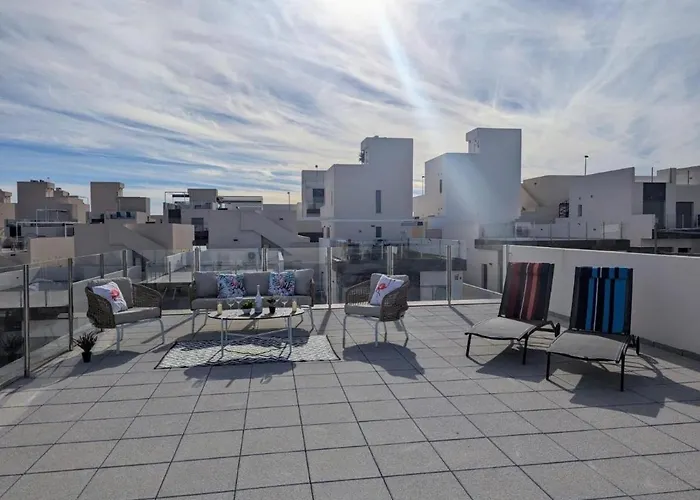Fee4me Villa, Pool, Roofterrace & Relax Villa *