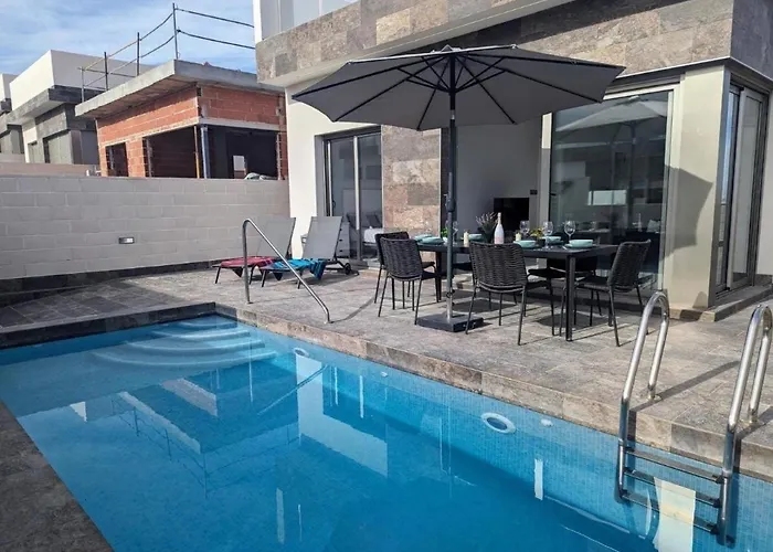 Fee4me Villa, Pool, Roofterrace & Relax * Alicante