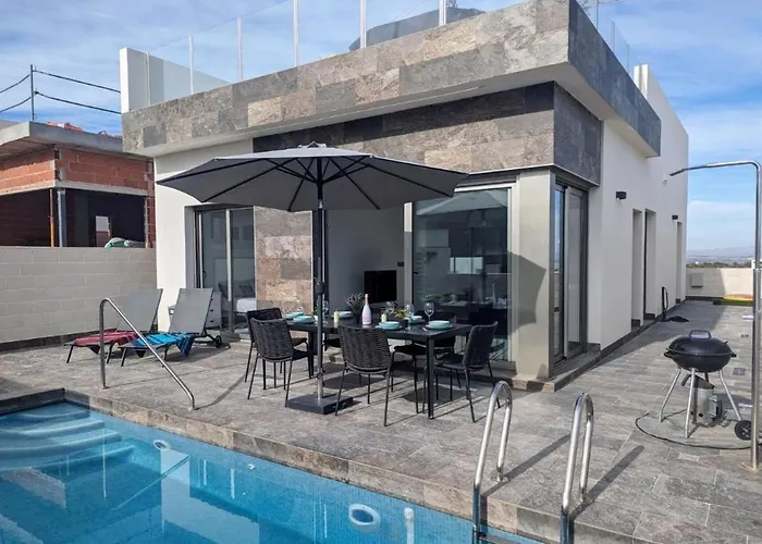 Villa Fee4me Villa, Pool, Roofterrace & Relax