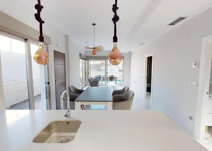 Fee4me Villa, Pool, Roofterrace & Relax * Alicante
